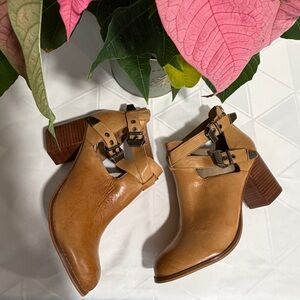 Zigi Soho Rosemary Round Toe Women’s Twin Buckle Leather Boot Size 10 NEW